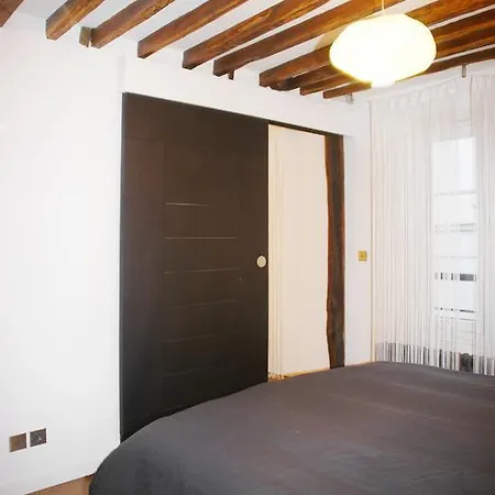 Heart Of Le Marais Apartment