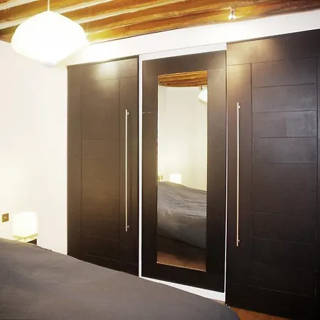 Apartment Heart Of Le Marais Paris
